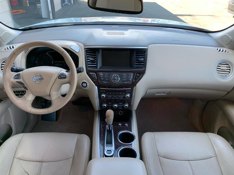 Nissan Pathfinder Platinum 4WD 2013