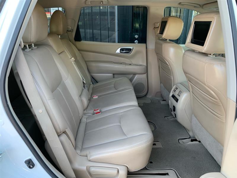 Nissan Pathfinder Platinum 4WD 2013