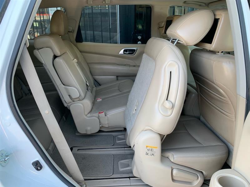 Nissan Pathfinder Platinum 4WD 2013