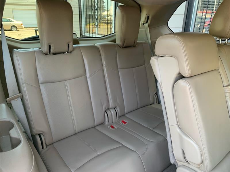Nissan Pathfinder Platinum 4WD 2013