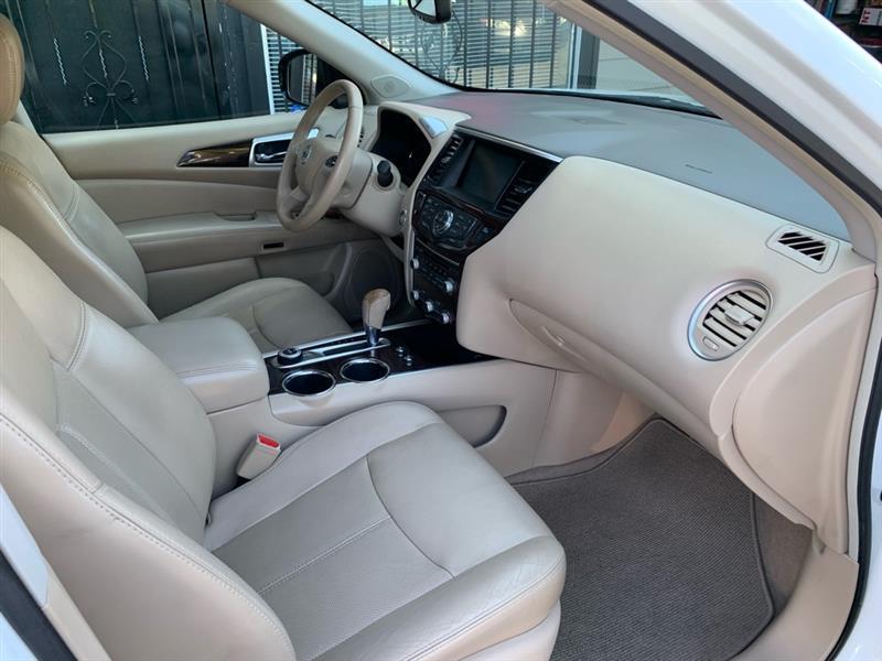 Nissan Pathfinder Platinum 4WD 2013