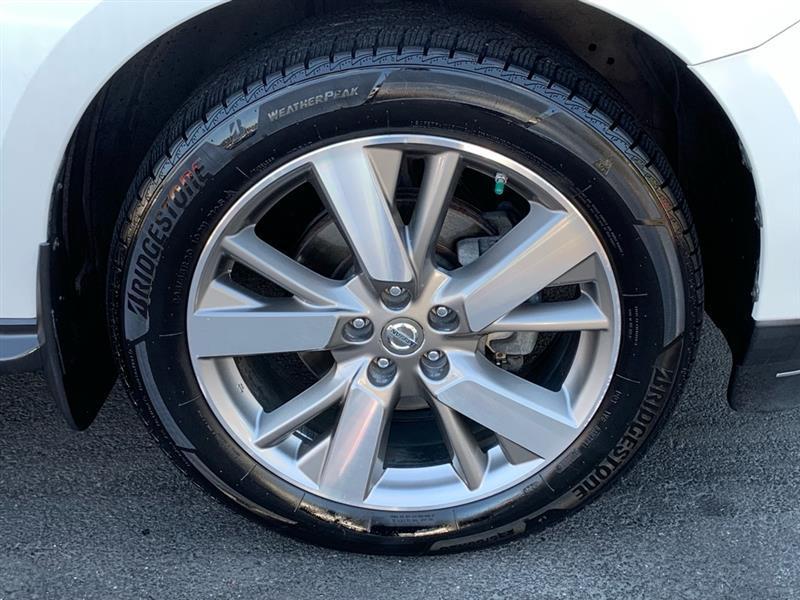 Nissan Pathfinder Platinum 4WD 2013