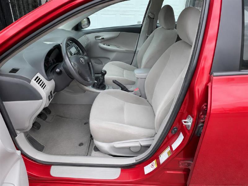 Toyota Corolla S 5-Speed MT 2012