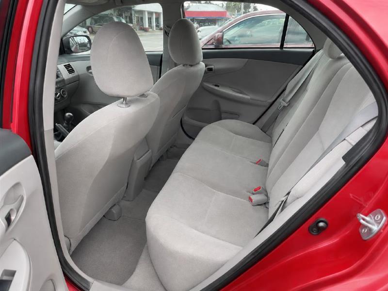 Toyota Corolla S 5-Speed MT 2012