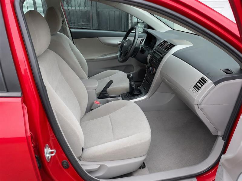Toyota Corolla S 5-Speed MT 2012