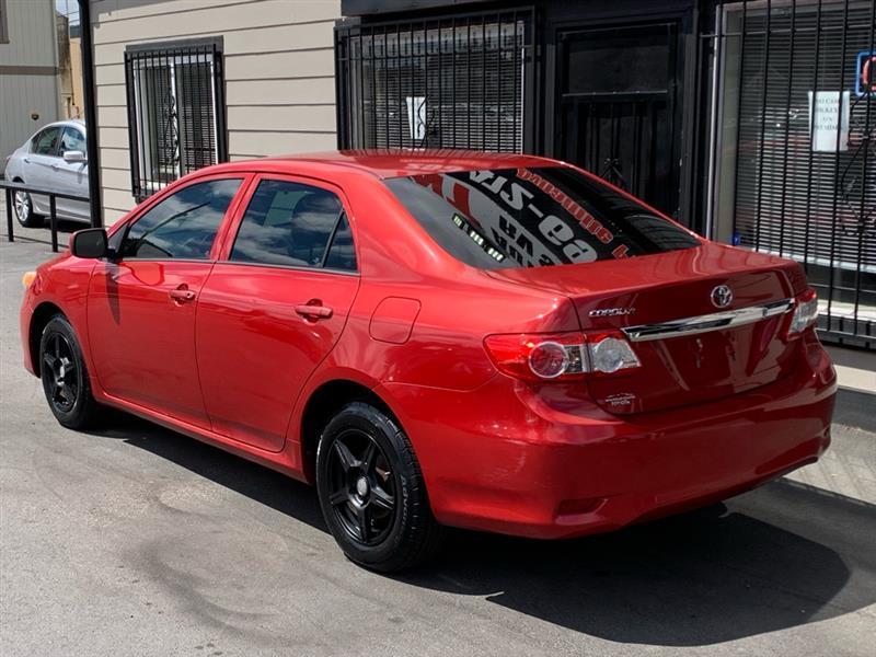 Toyota Corolla S 5-Speed MT 2012
