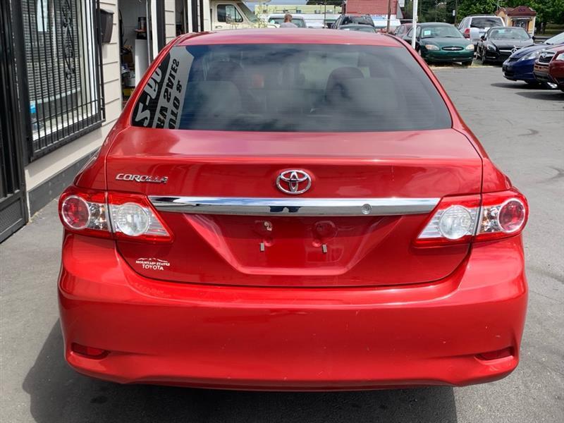 Toyota Corolla S 5-Speed MT 2012