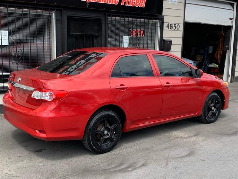 Toyota Corolla S 5-Speed MT 2012