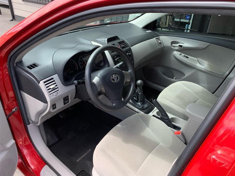 Toyota Corolla S 5-Speed MT 2012