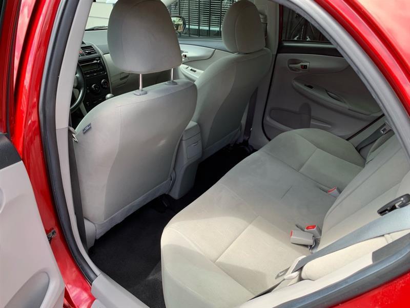 Toyota Corolla S 5-Speed MT 2012