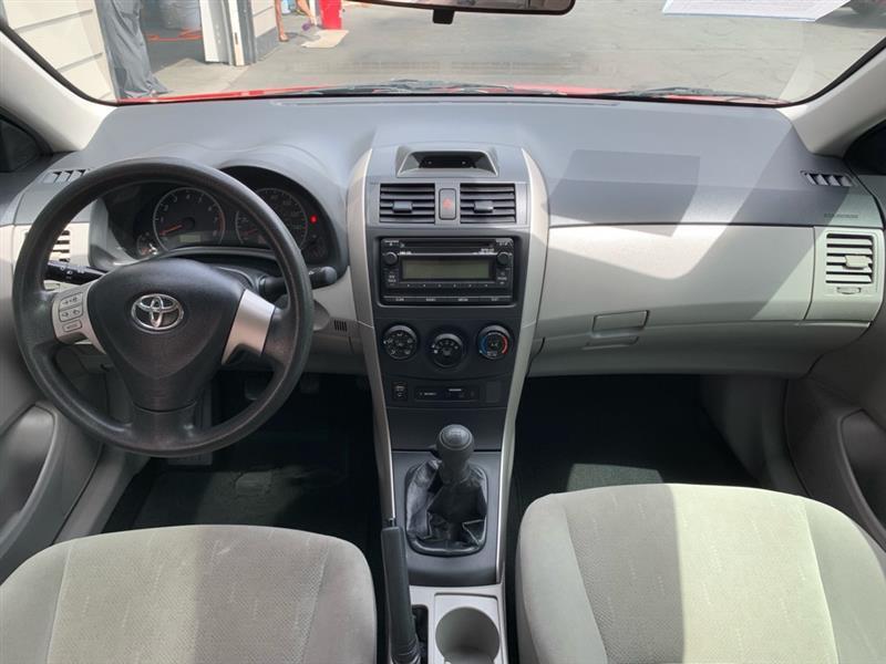 Toyota Corolla S 5-Speed MT 2012