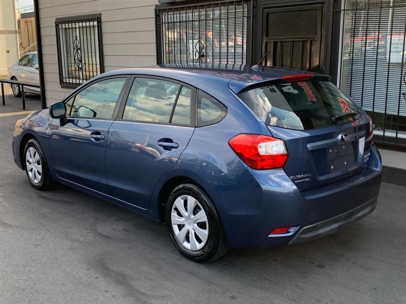 Subaru Impreza Base 5-Door 2012