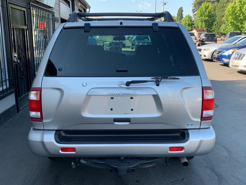 Nissan Pathfinder LE Platinum Edition 4WD 2004