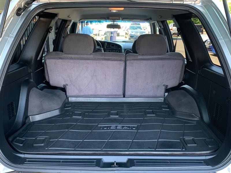 Nissan Pathfinder LE Platinum Edition 4WD 2004