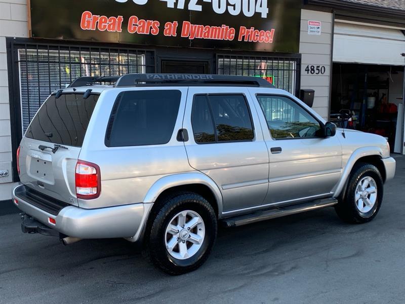 Nissan Pathfinder LE Platinum Edition 4WD 2004