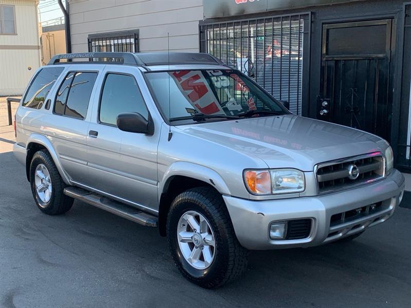 Nissan Pathfinder LE Platinum Edition 4WD 2004