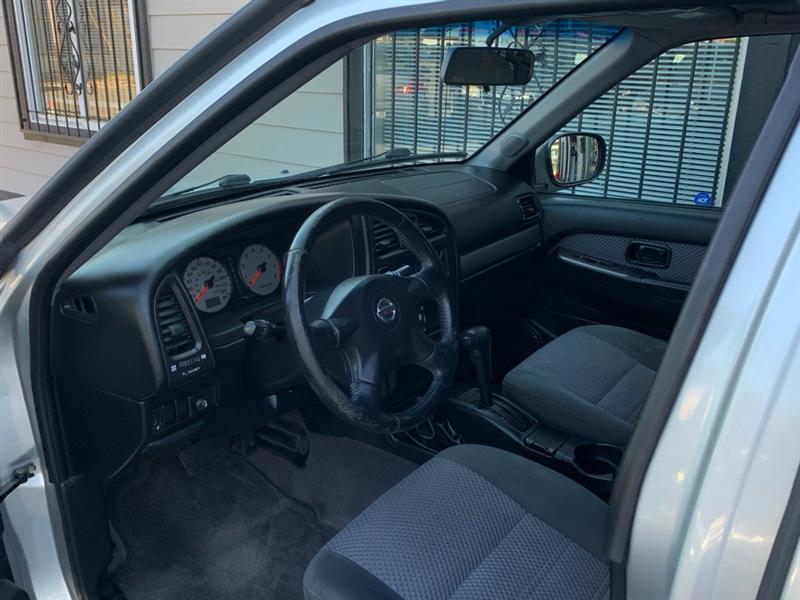 Nissan Pathfinder LE Platinum Edition 4WD 2004