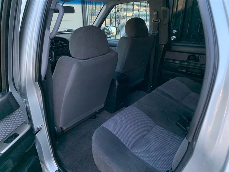 Nissan Pathfinder LE Platinum Edition 4WD 2004