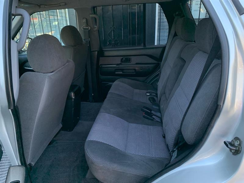 Nissan Pathfinder LE Platinum Edition 4WD 2004