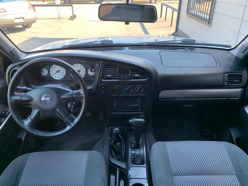 Nissan Pathfinder LE Platinum Edition 4WD 2004