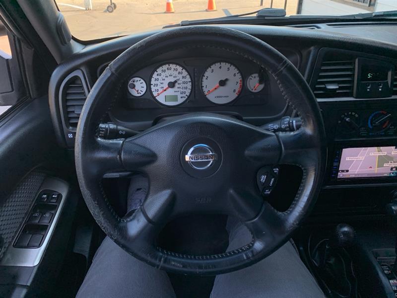 Nissan Pathfinder LE Platinum Edition 4WD 2004