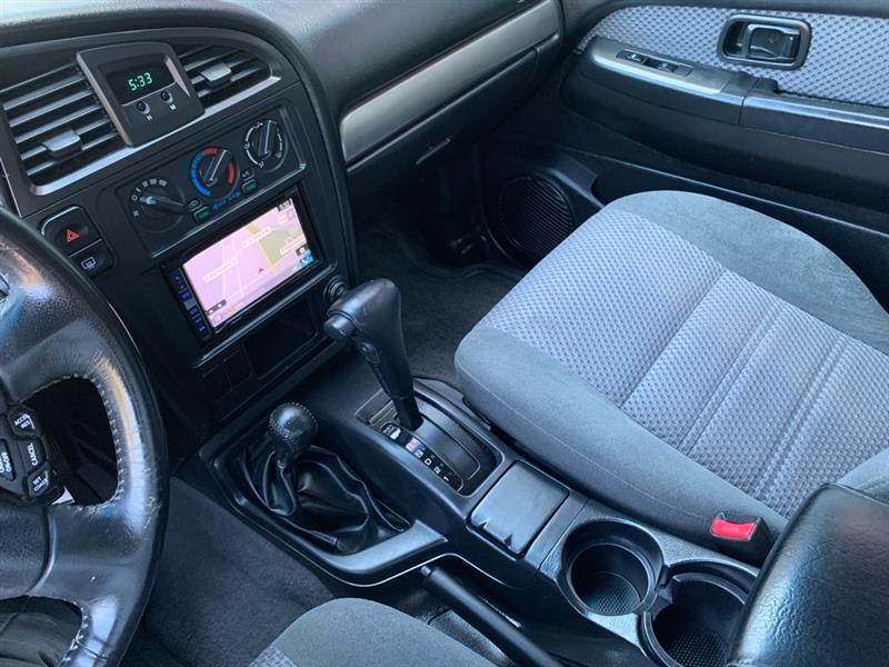 Nissan Pathfinder LE Platinum Edition 4WD 2004