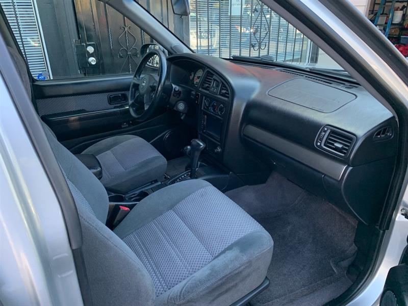 Nissan Pathfinder LE Platinum Edition 4WD 2004