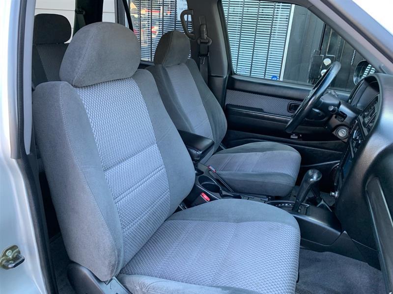 Nissan Pathfinder LE Platinum Edition 4WD 2004