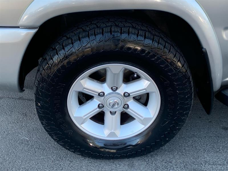 Nissan Pathfinder LE Platinum Edition 4WD 2004