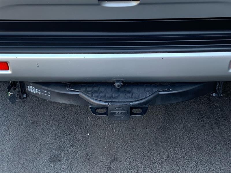 Nissan Pathfinder LE Platinum Edition 4WD 2004