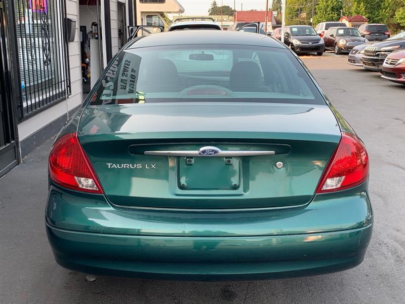 Ford Taurus LX 2000