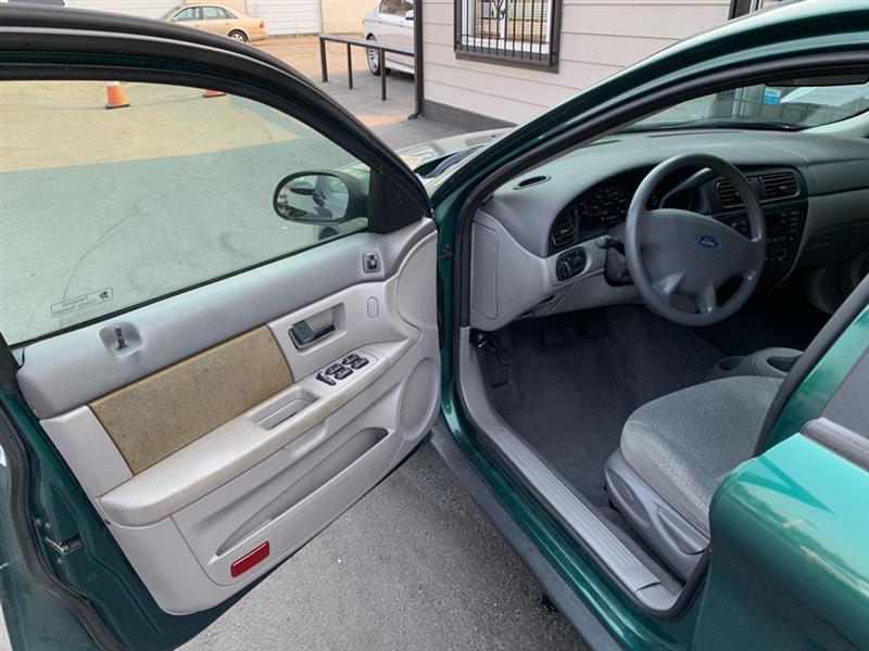 Ford Taurus LX 2000