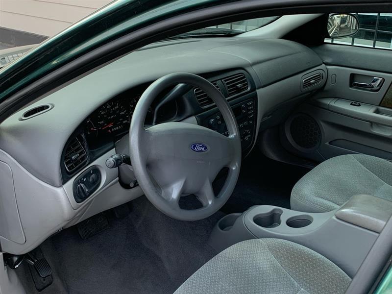 Ford Taurus LX 2000