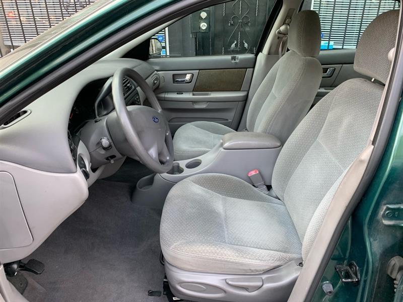 Ford Taurus LX 2000