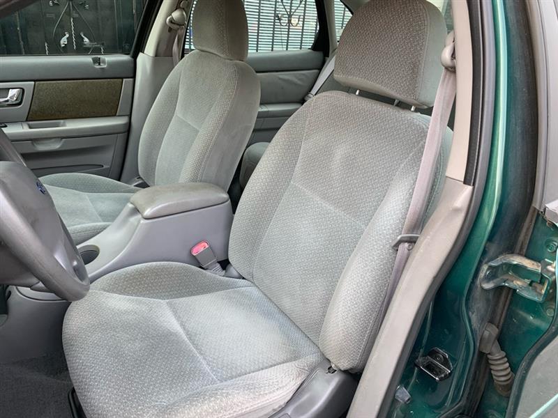 Ford Taurus LX 2000
