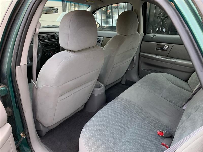 Ford Taurus LX 2000