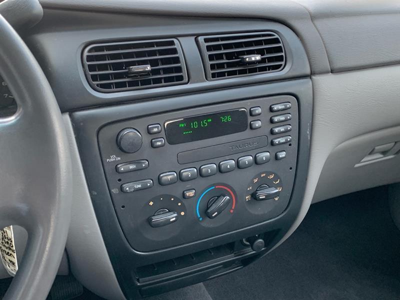 Ford Taurus LX 2000