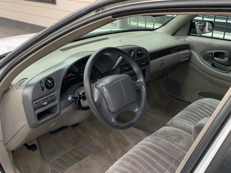 Chevrolet Lumina Base 2000