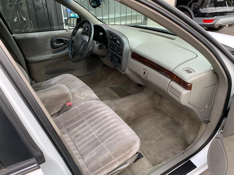 Chevrolet Lumina Base 2000