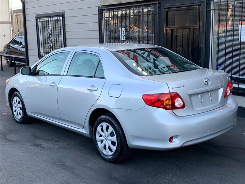 Toyota Corolla Base 4-Speed AT 2009