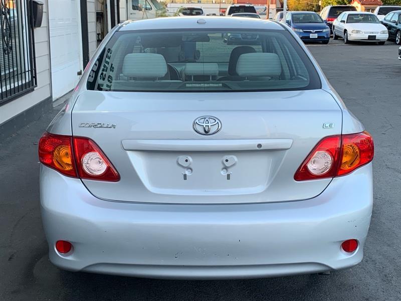 Toyota Corolla Base 4-Speed AT 2009