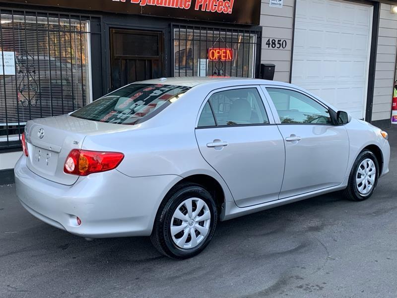 Toyota Corolla Base 4-Speed AT 2009