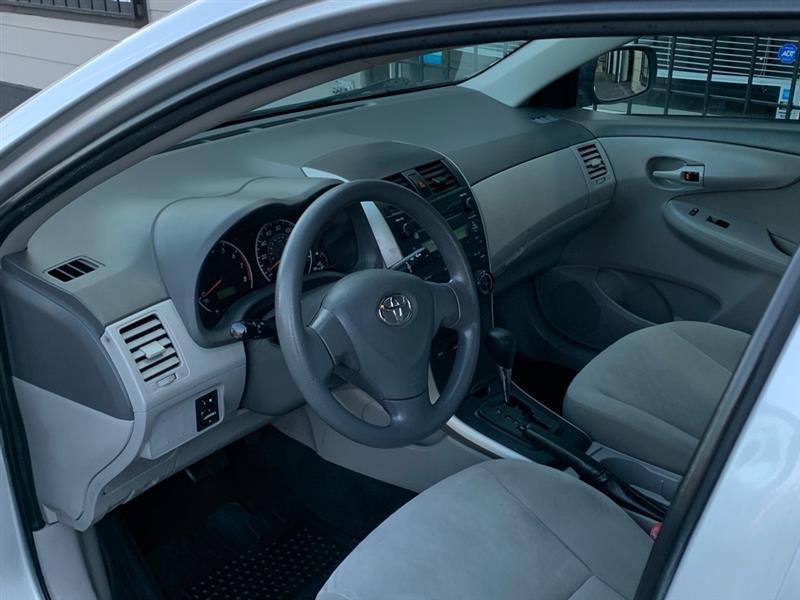 Toyota Corolla Base 4-Speed AT 2009