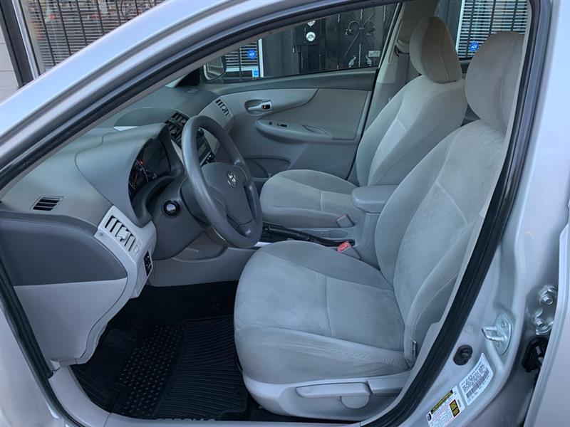 Toyota Corolla Base 4-Speed AT 2009