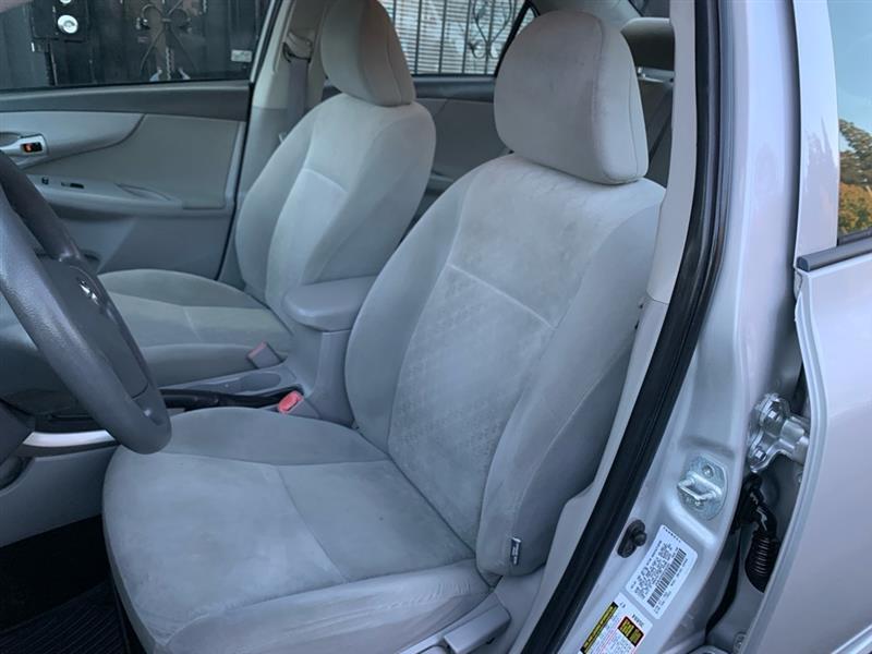 Toyota Corolla Base 4-Speed AT 2009