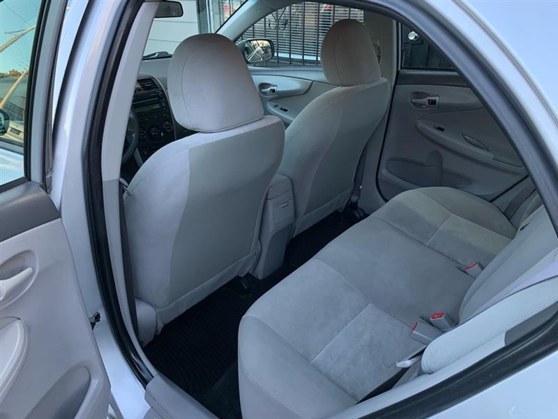 Toyota Corolla Base 4-Speed AT 2009