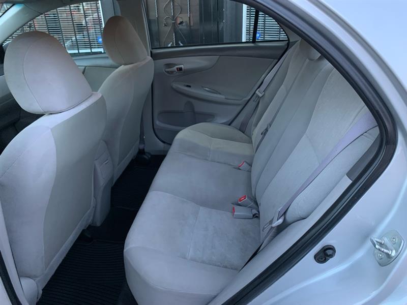Toyota Corolla Base 4-Speed AT 2009