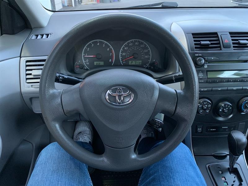 Toyota Corolla Base 4-Speed AT 2009