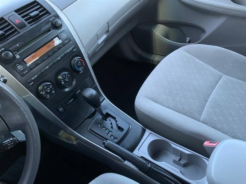 Toyota Corolla Base 4-Speed AT 2009
