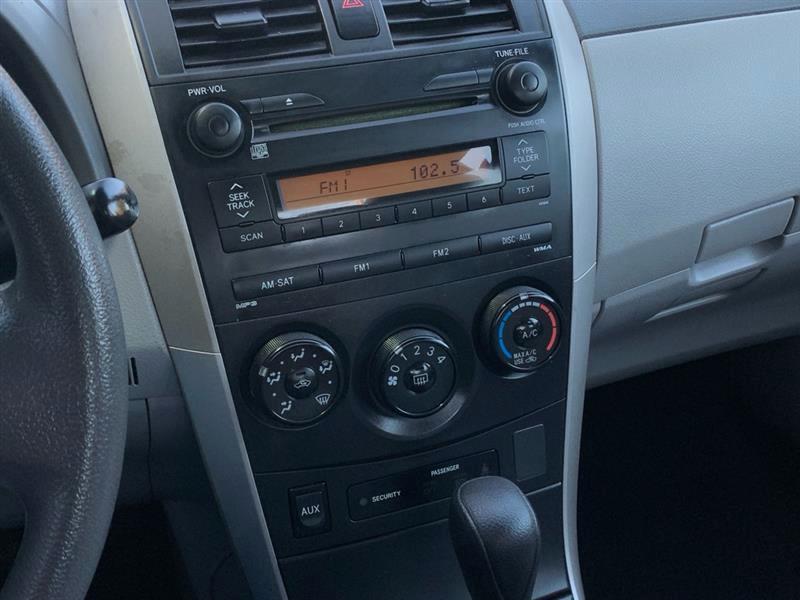 Toyota Corolla Base 4-Speed AT 2009